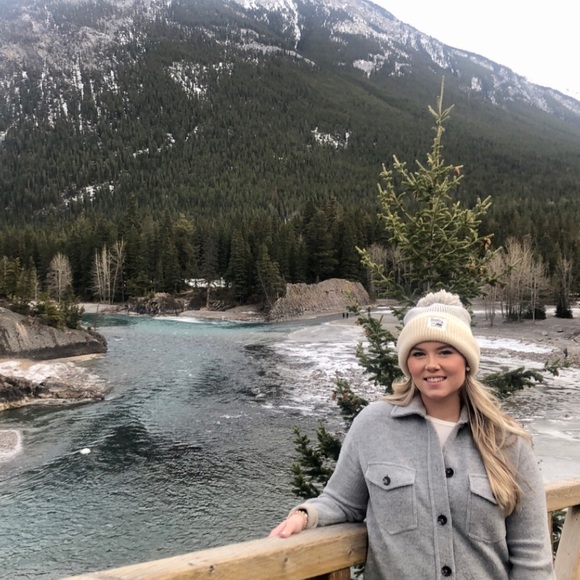 Meet your Posher, Jessica - Picture 2 of 3